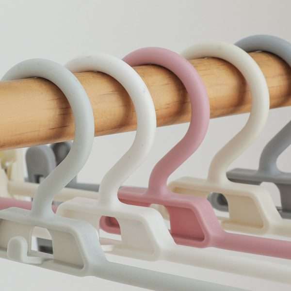 Stackable Hanger With Clips